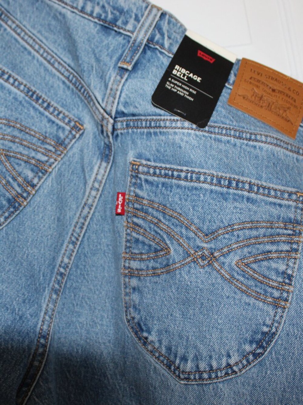 Levis ribcage Bell jeans new with tags size 31 - Picture 4 of 7